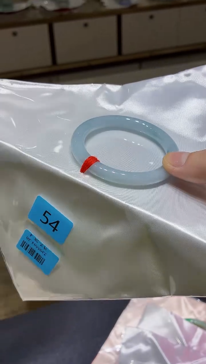 翡翠手镯未镶嵌翡翠手镯