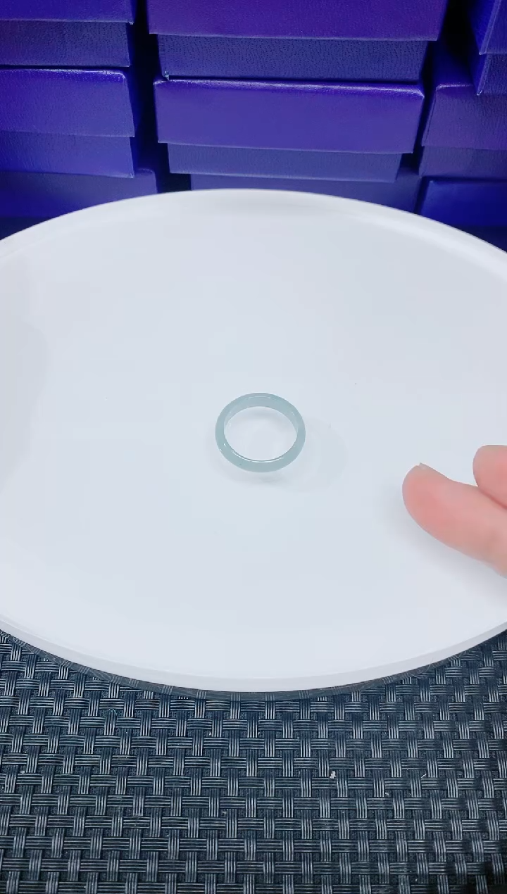 翡翠未镶嵌颈饰            