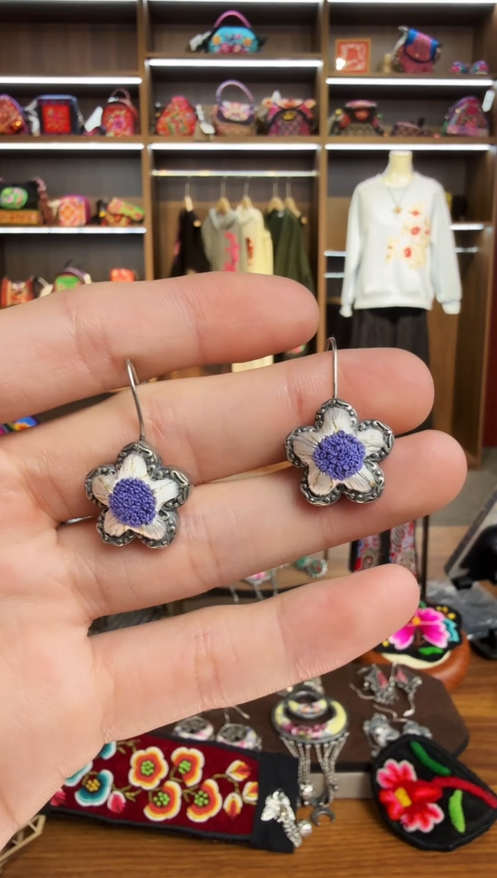 【闪购商品】织绣82蒙阿苏苗绣传承