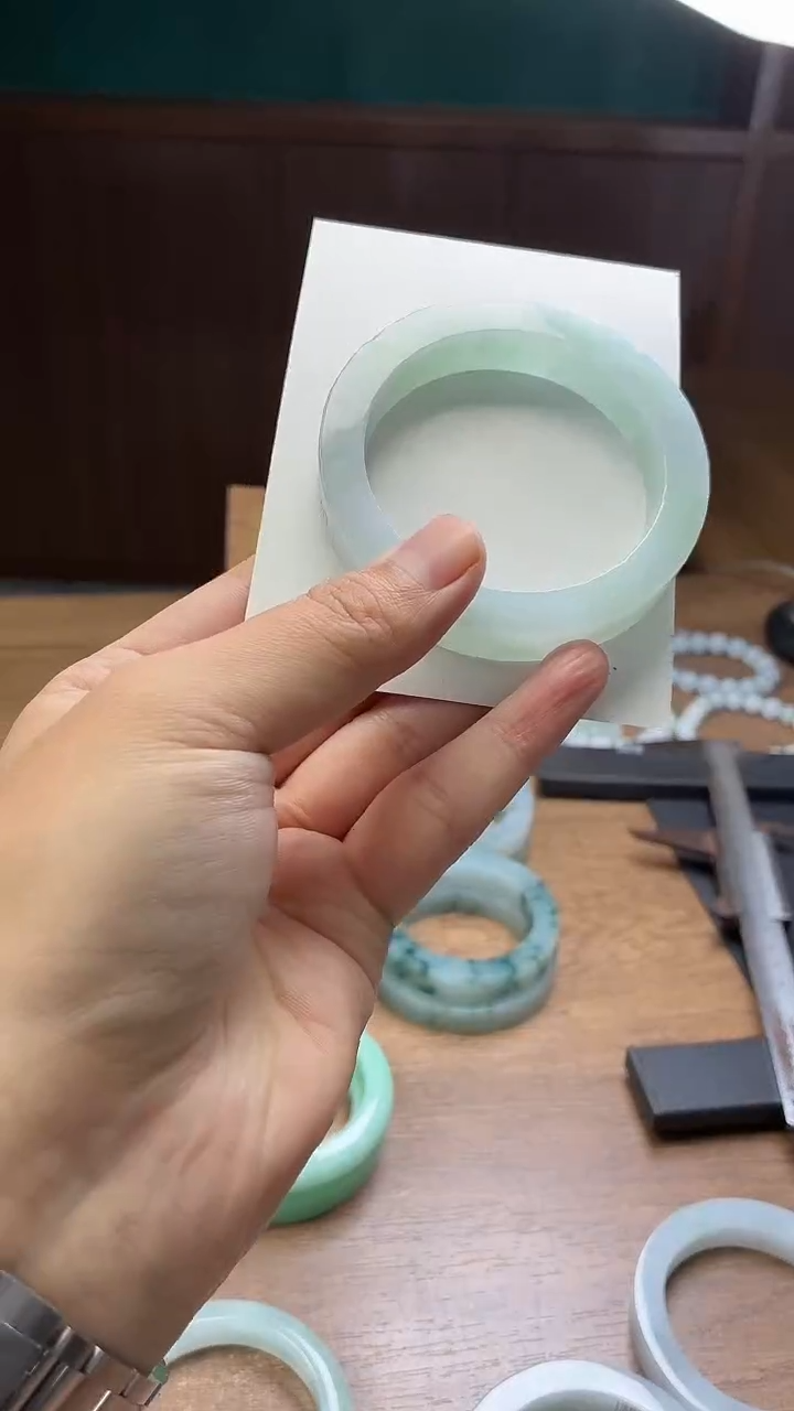 未镶嵌手镯定制翡翠人*定制