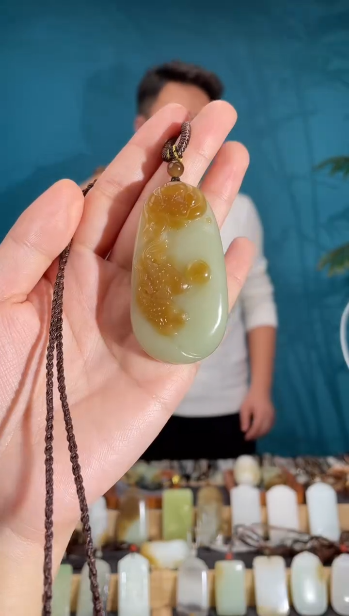 颈饰未镶嵌和田玉1