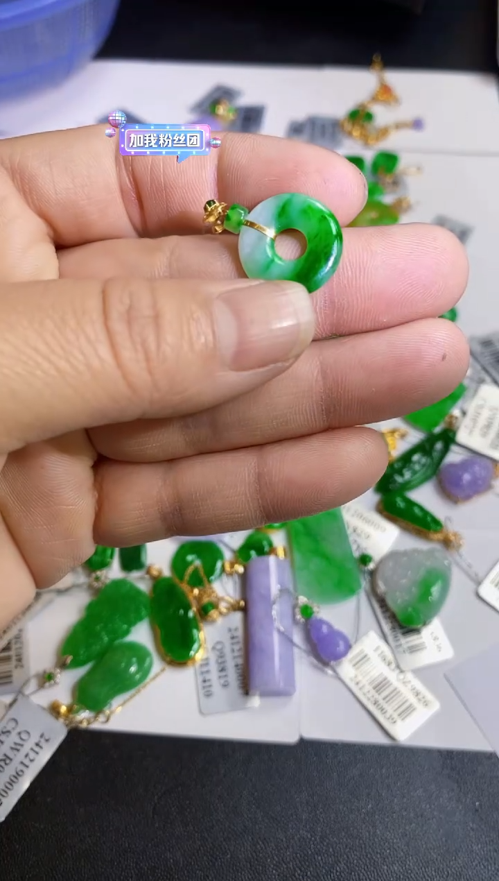 【闪购商品】翡翠颈饰18K金镶嵌甜甜圈