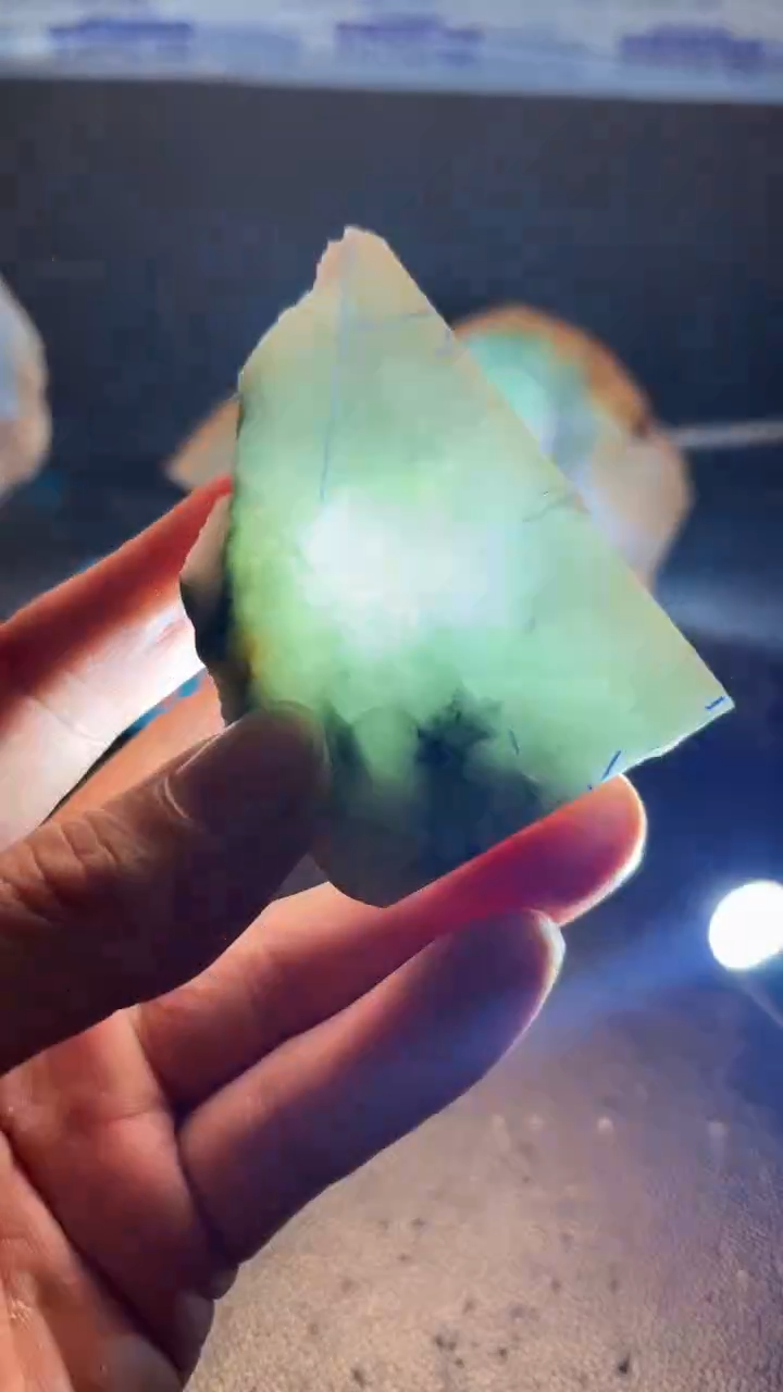 颈饰未镶嵌翡翠l****字翡翠