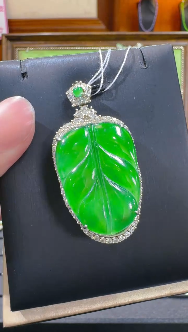 【闪购商品】翡翠吊坠(赠链)银S925镶嵌天然A货翡翠