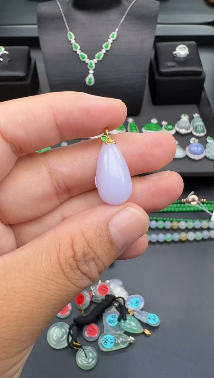 翡翠18K金镶嵌吊坠(不含链)多人