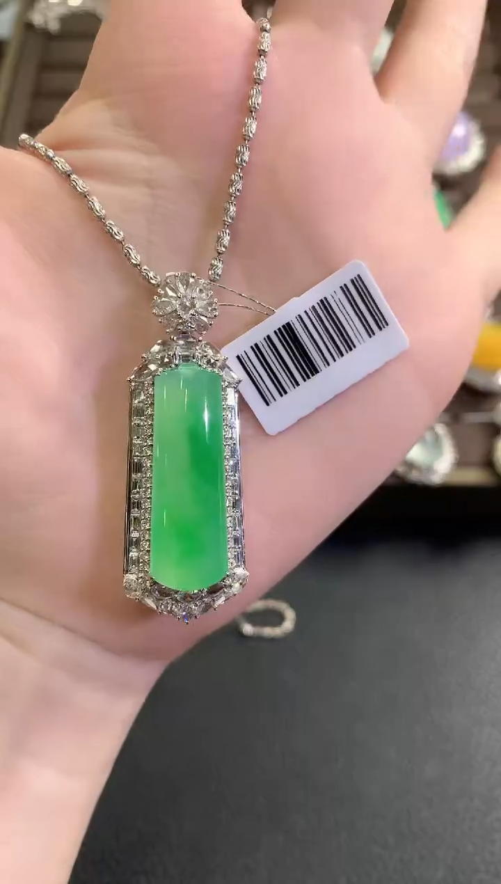 吊坠(不含链)18K金镶嵌翡翠心**动冬日珠宝W889