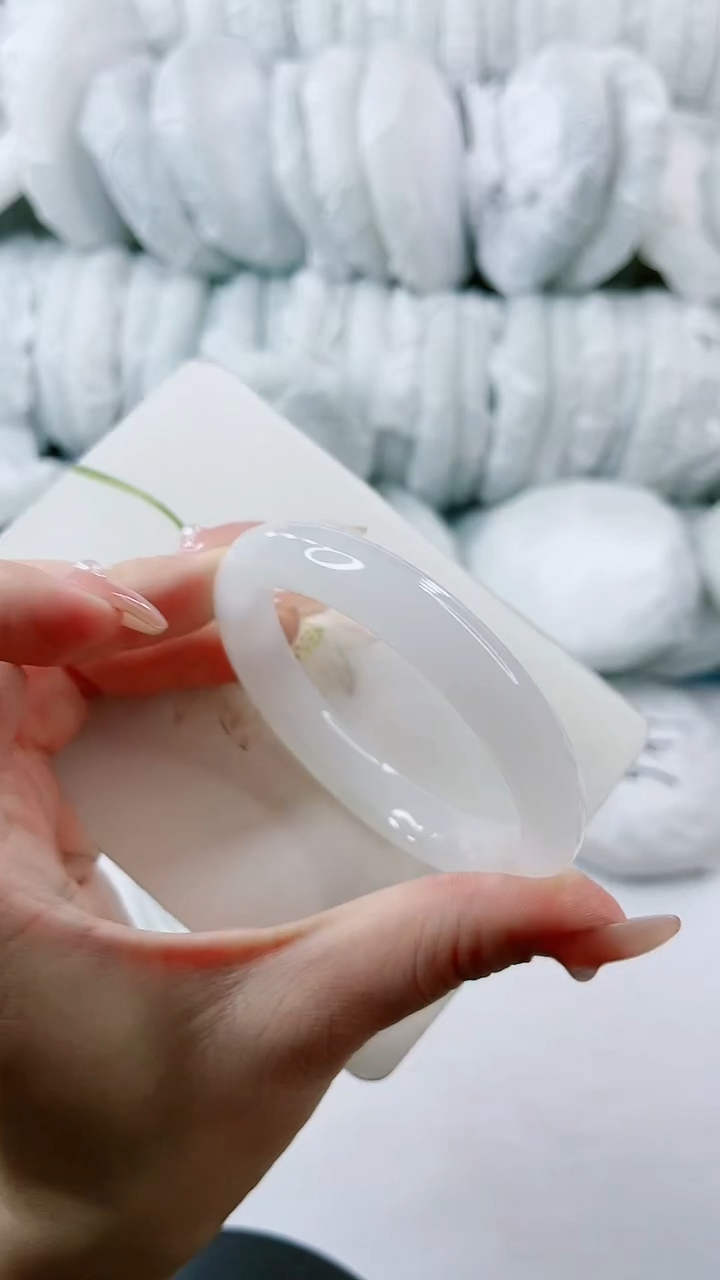 【闪购商品】石英质玉手镯未镶嵌多样性发货B172