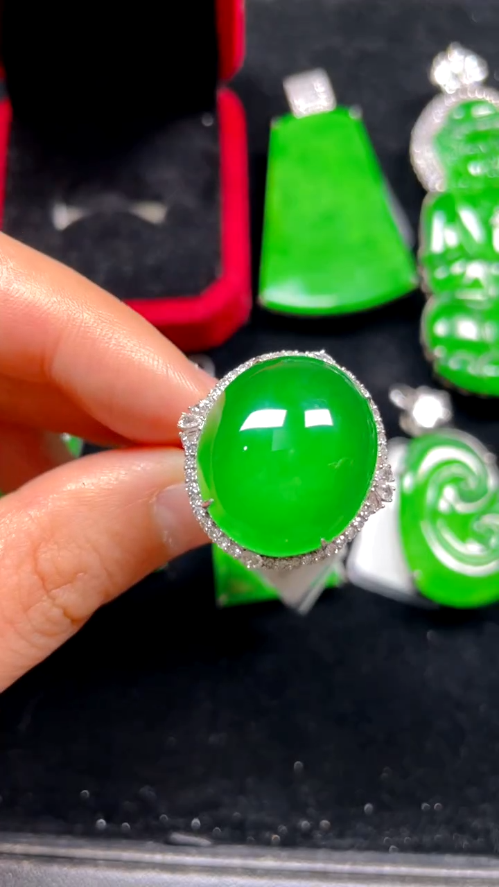 【闪购商品】翡翠颈饰18K金镶嵌戒指