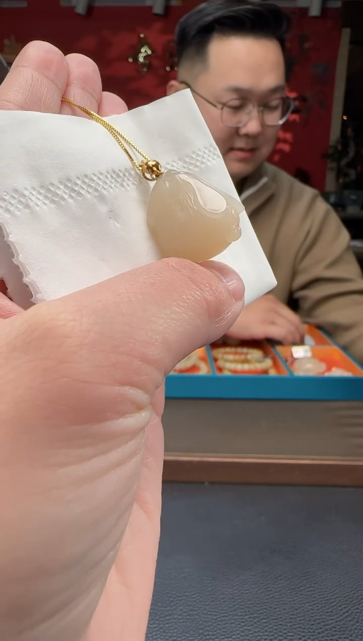 【闪购商品】和田玉颈饰18K金镶嵌藕粉兔子