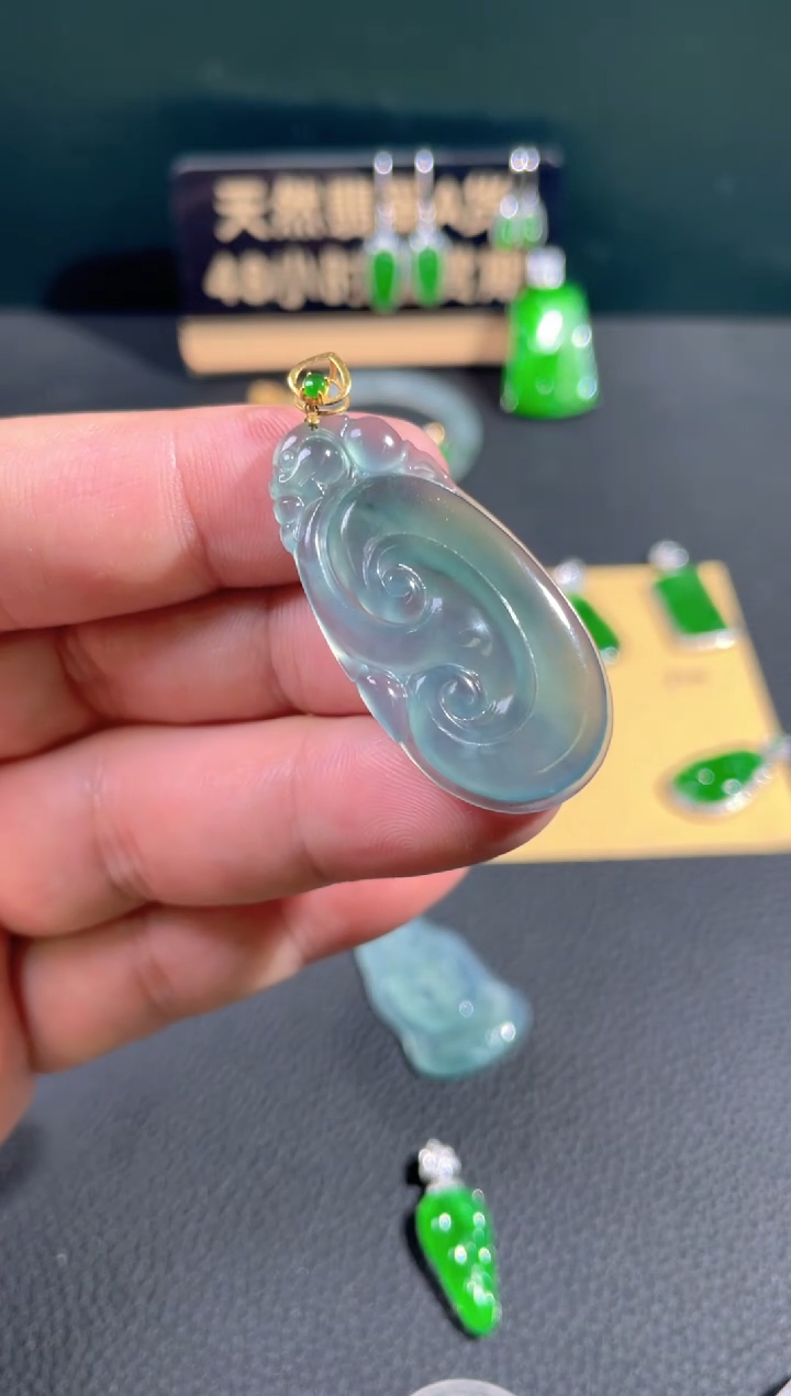 【闪购商品】翡翠颈饰18K金镶嵌翡翠