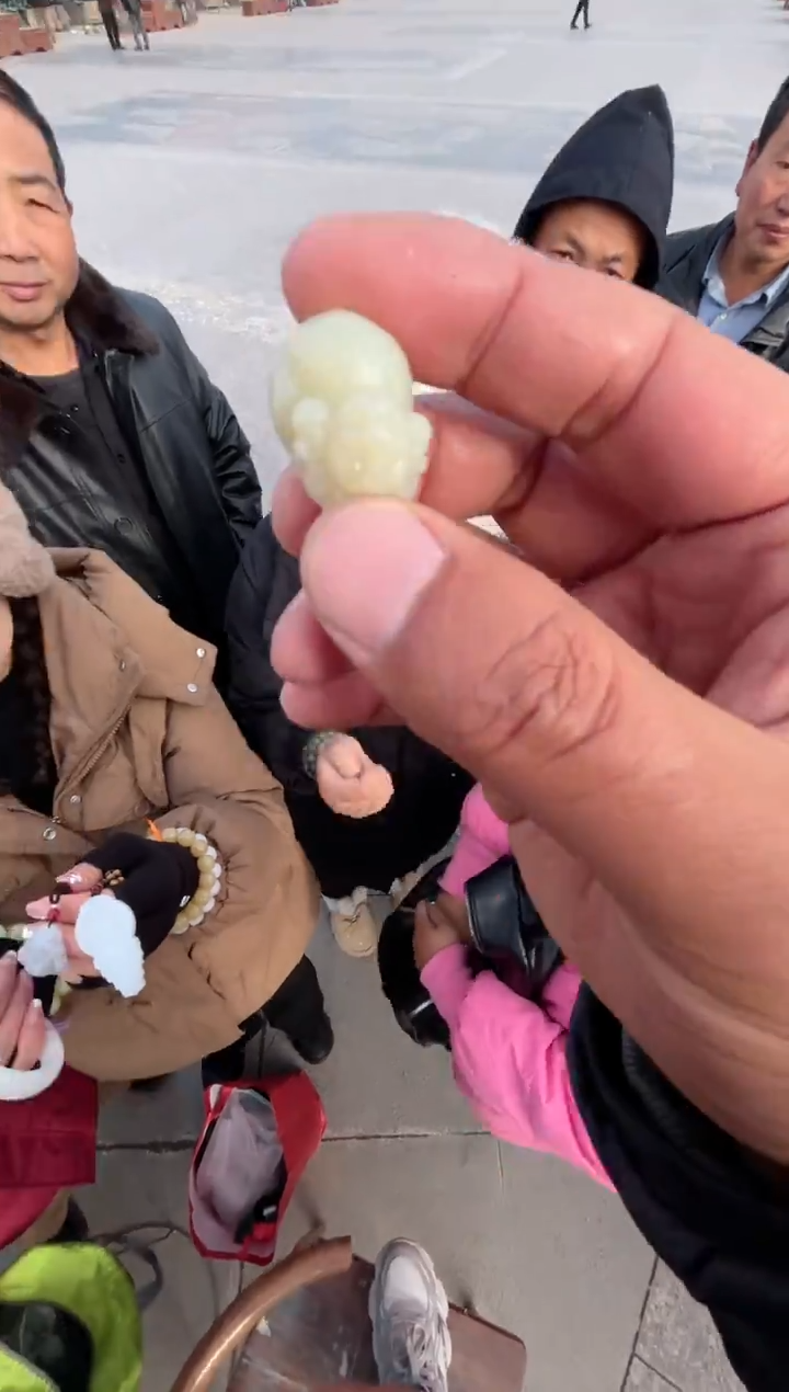 未镶嵌和田玉（糖玉）挂件和田玉