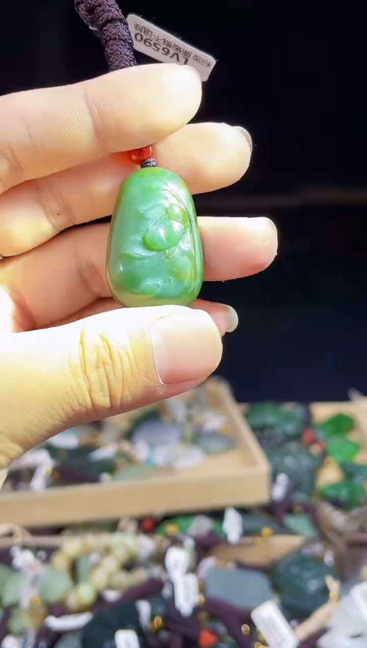 颈饰未镶嵌和田玉1