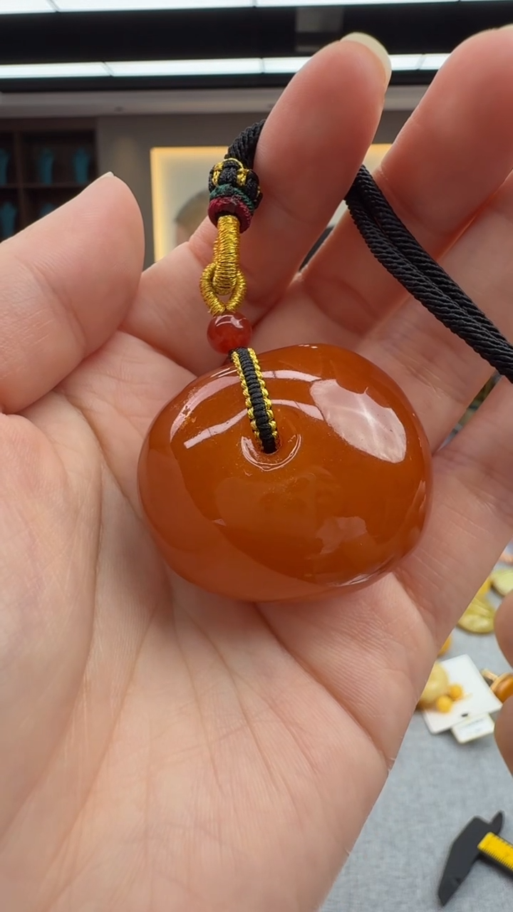 琥珀颈饰未镶嵌207秒拍号 假一罚三