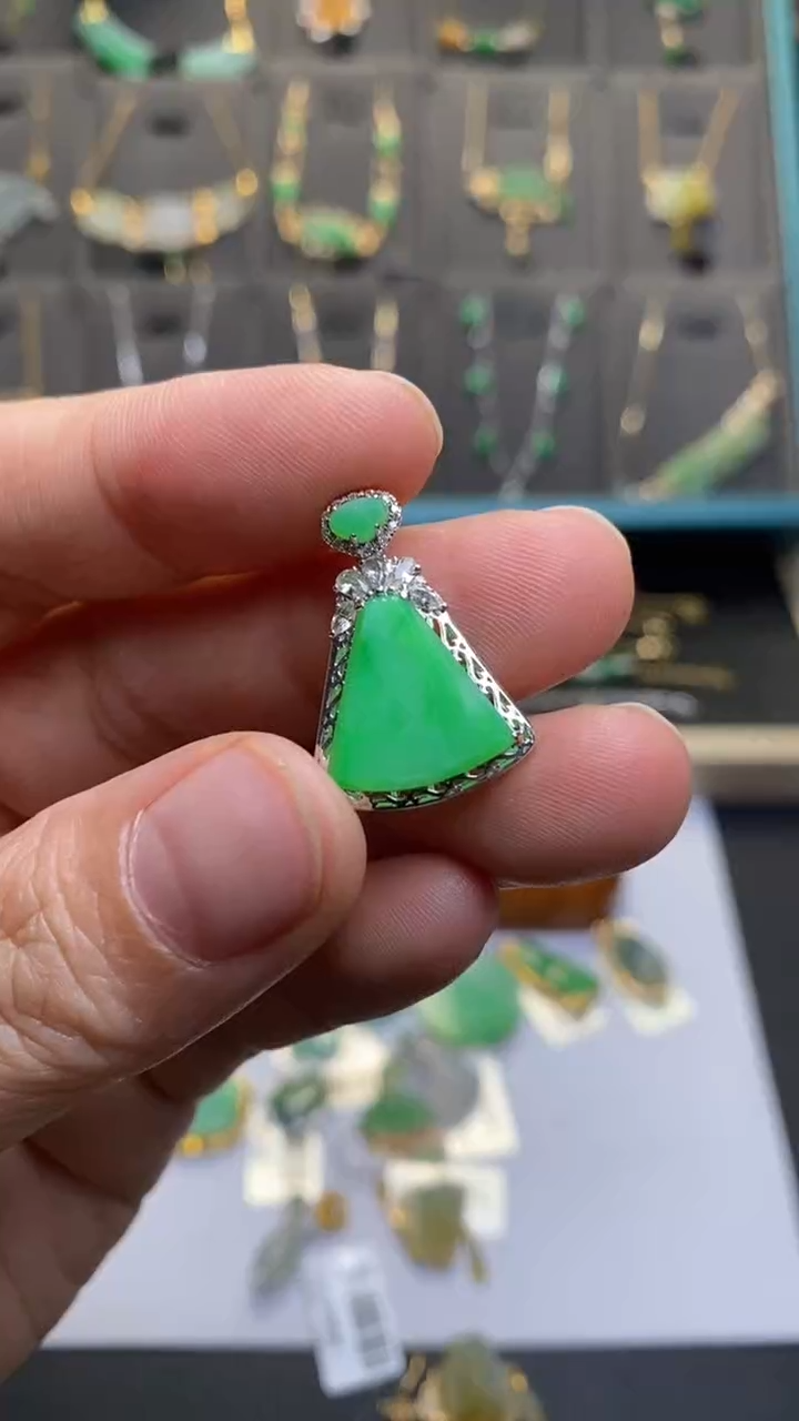 颈饰18K金镶嵌翡翠闪*净货34010