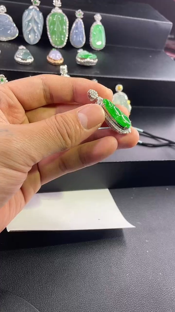 【闪购商品】翡翠颈饰18K金镶嵌吊坠