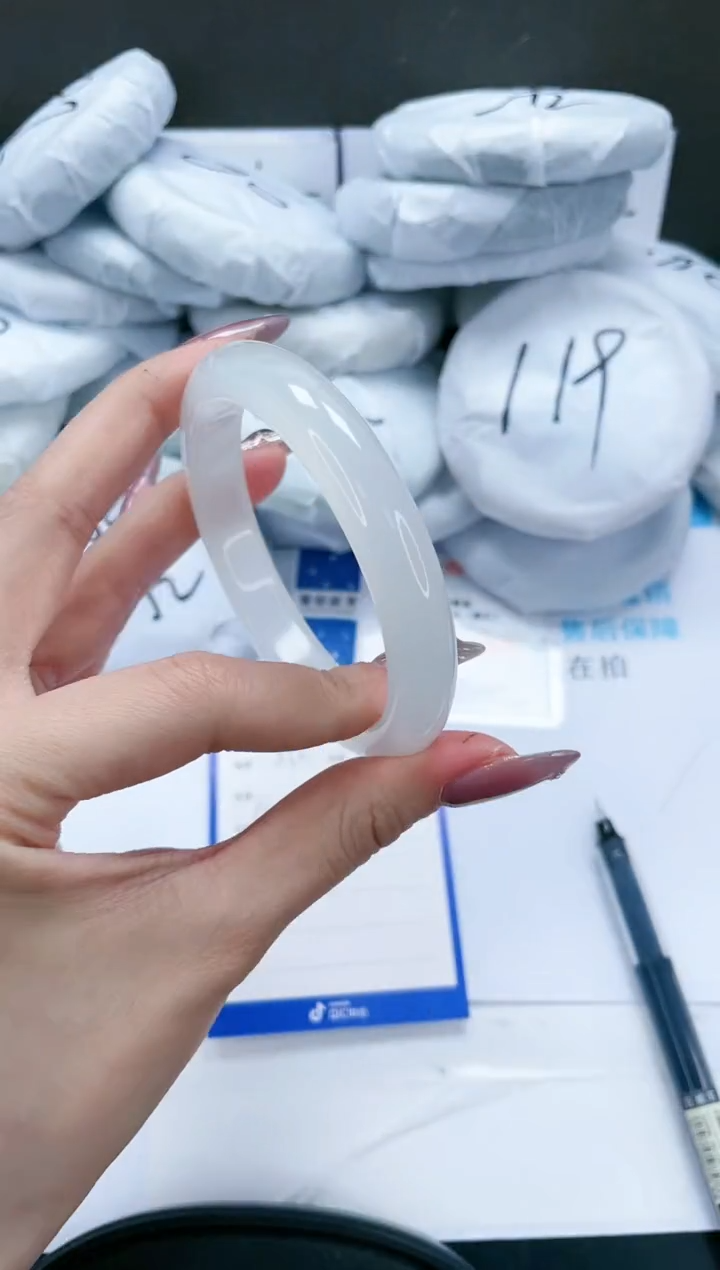 【闪购商品】石英质玉手镯未镶嵌392-58.2