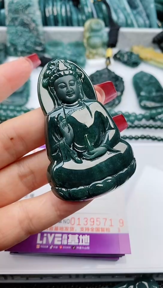 【闪购商品】翡翠颈饰未镶嵌            