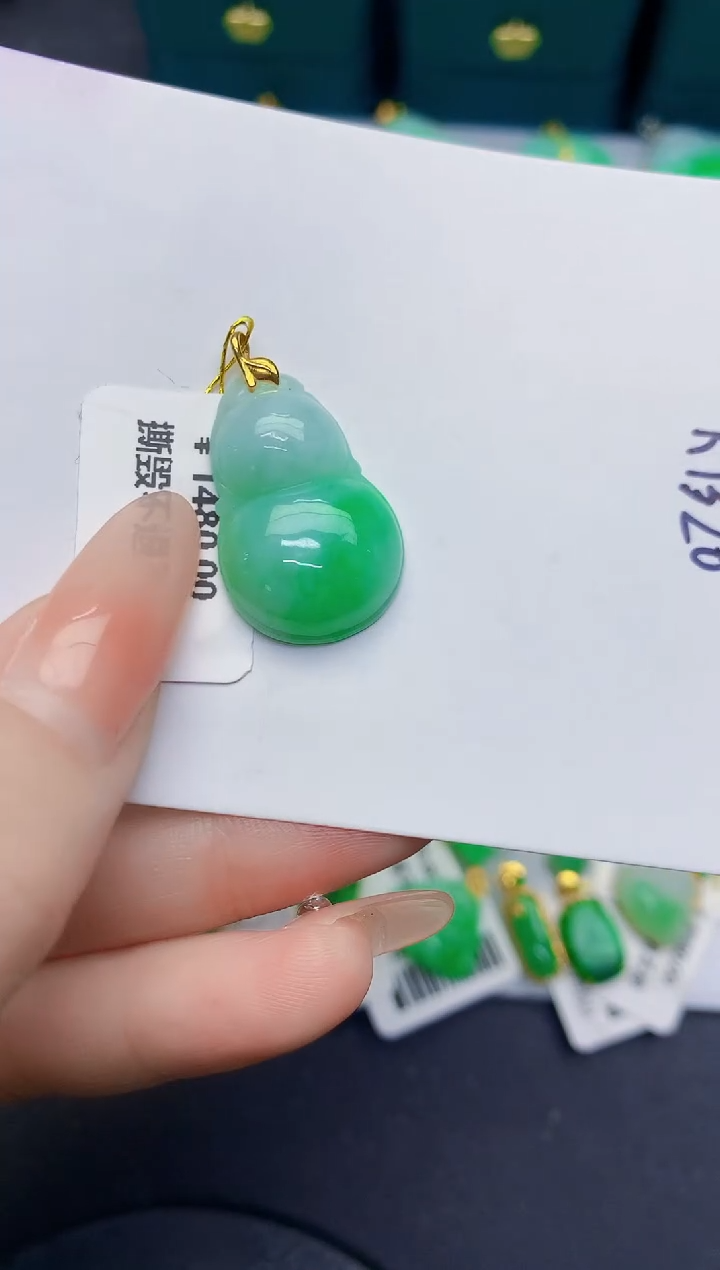 颈饰18K金镶嵌翡翠缅甸天然翡翠A货