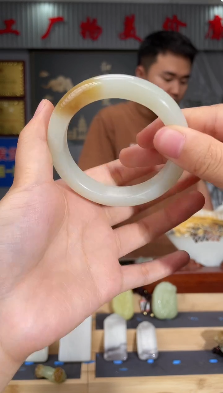 和田玉未镶嵌颈饰1