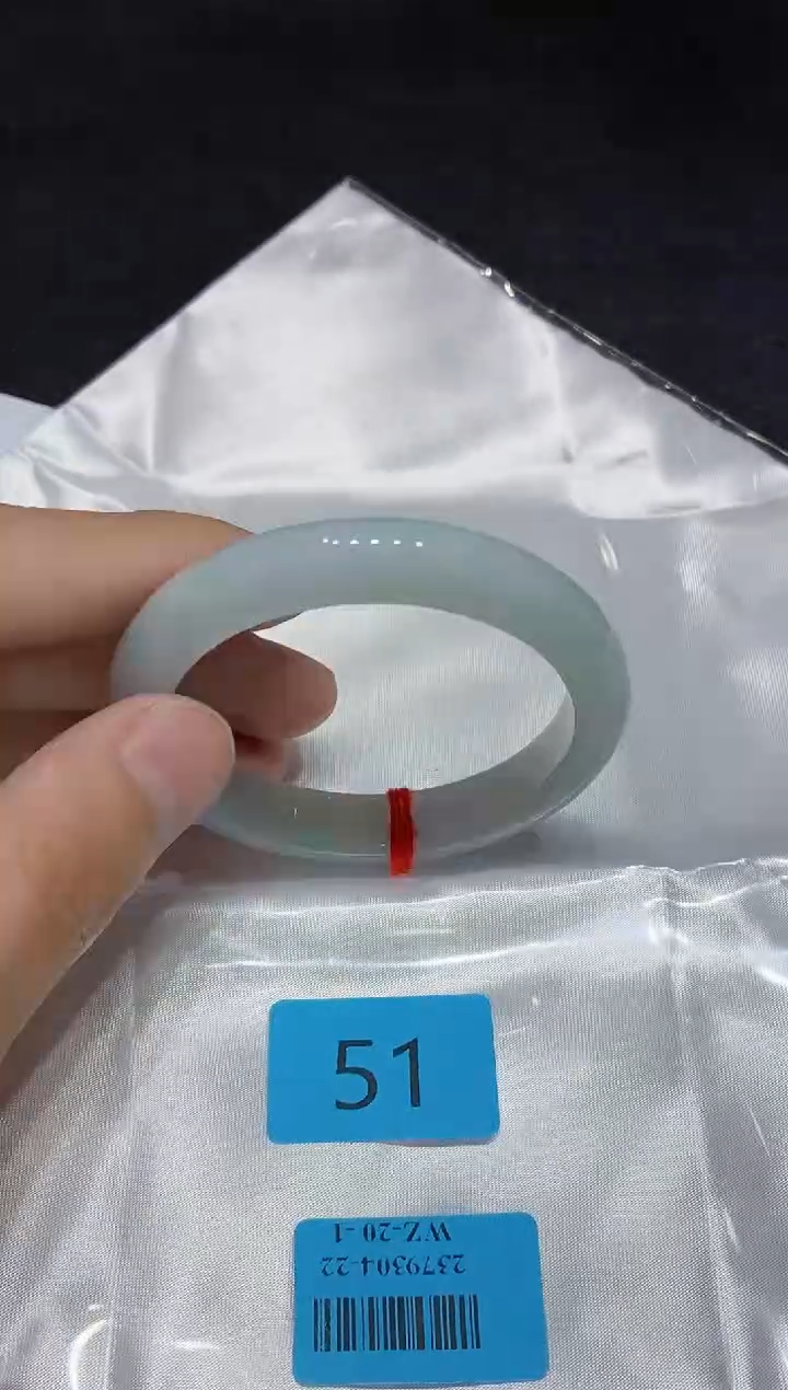 翡翠手镯未镶嵌翡翠手镯