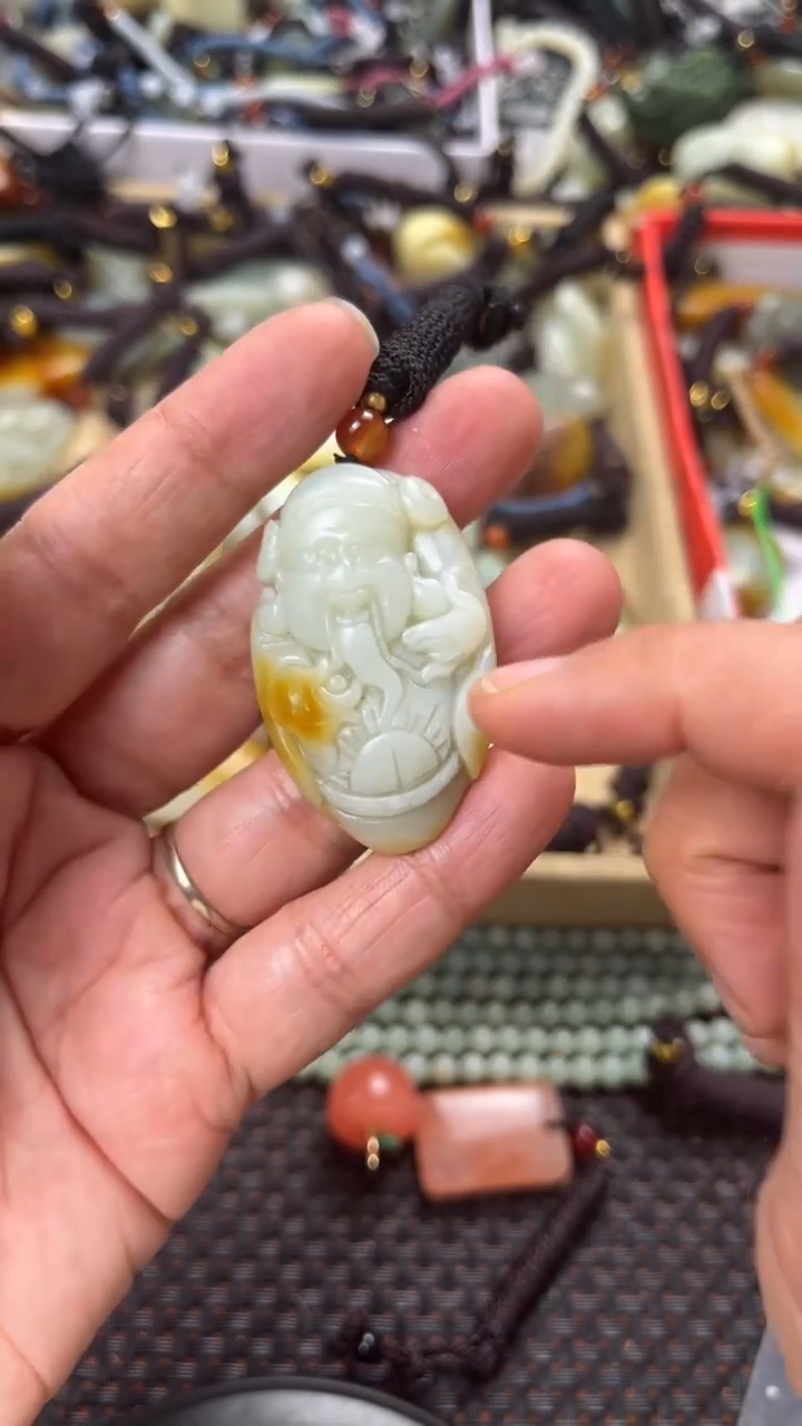 【闪购商品】和田玉颈饰未镶嵌多样性发货没有证书拍一发一有瑕