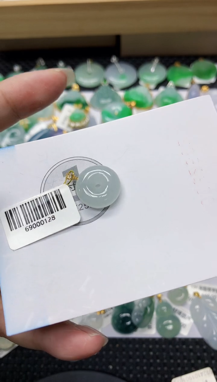颈饰18K金镶嵌翡翠1111111111