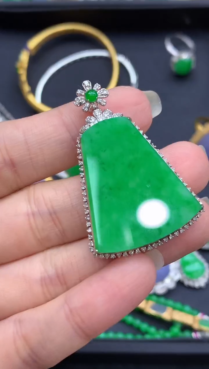 颈饰18K金镶嵌翡翠864-中国好珍宝