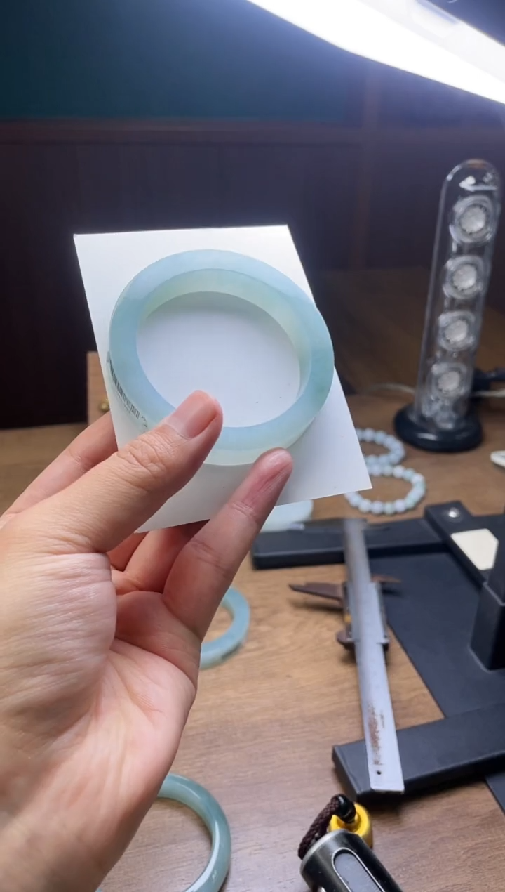 未镶嵌手镯定制翡翠御****?定制