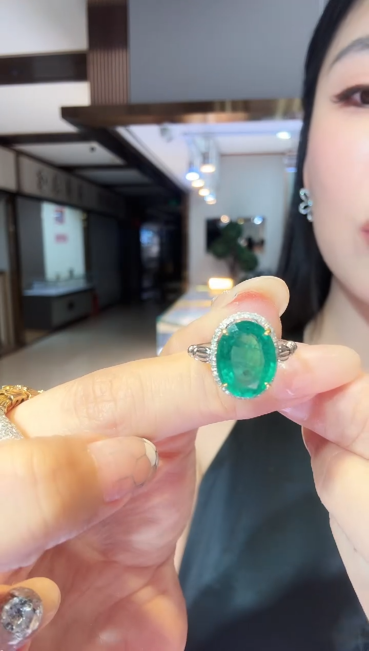 铂Pt950镶嵌戒指祖母绿3.80ct