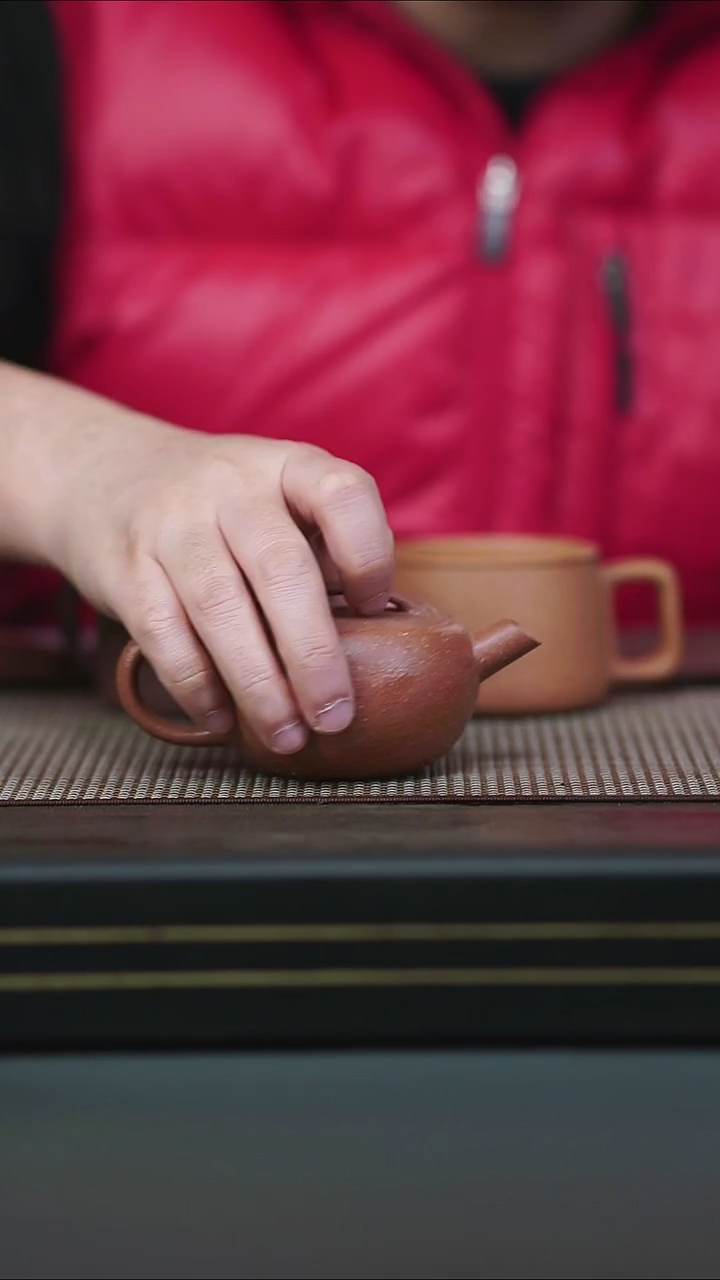 茶壶紫砂?***?微瑕全手粗砂降坡一片瓦160cc