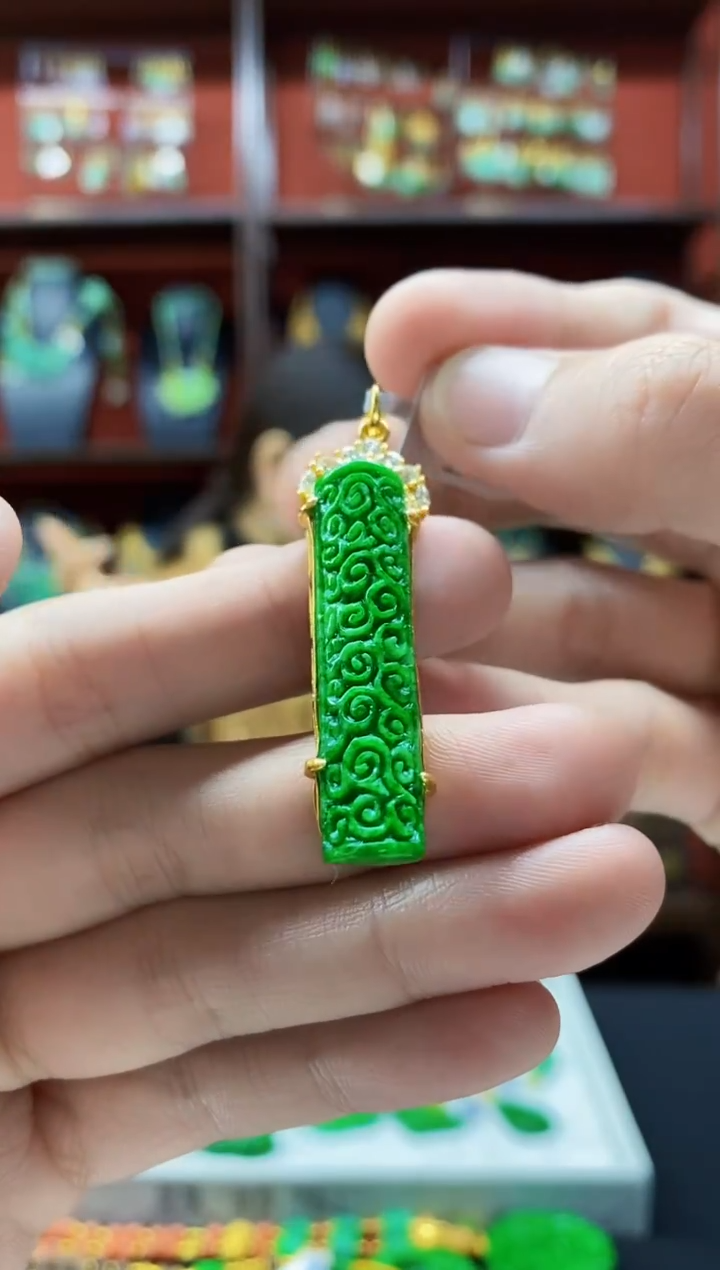 颈饰未镶嵌翡翠吊坠