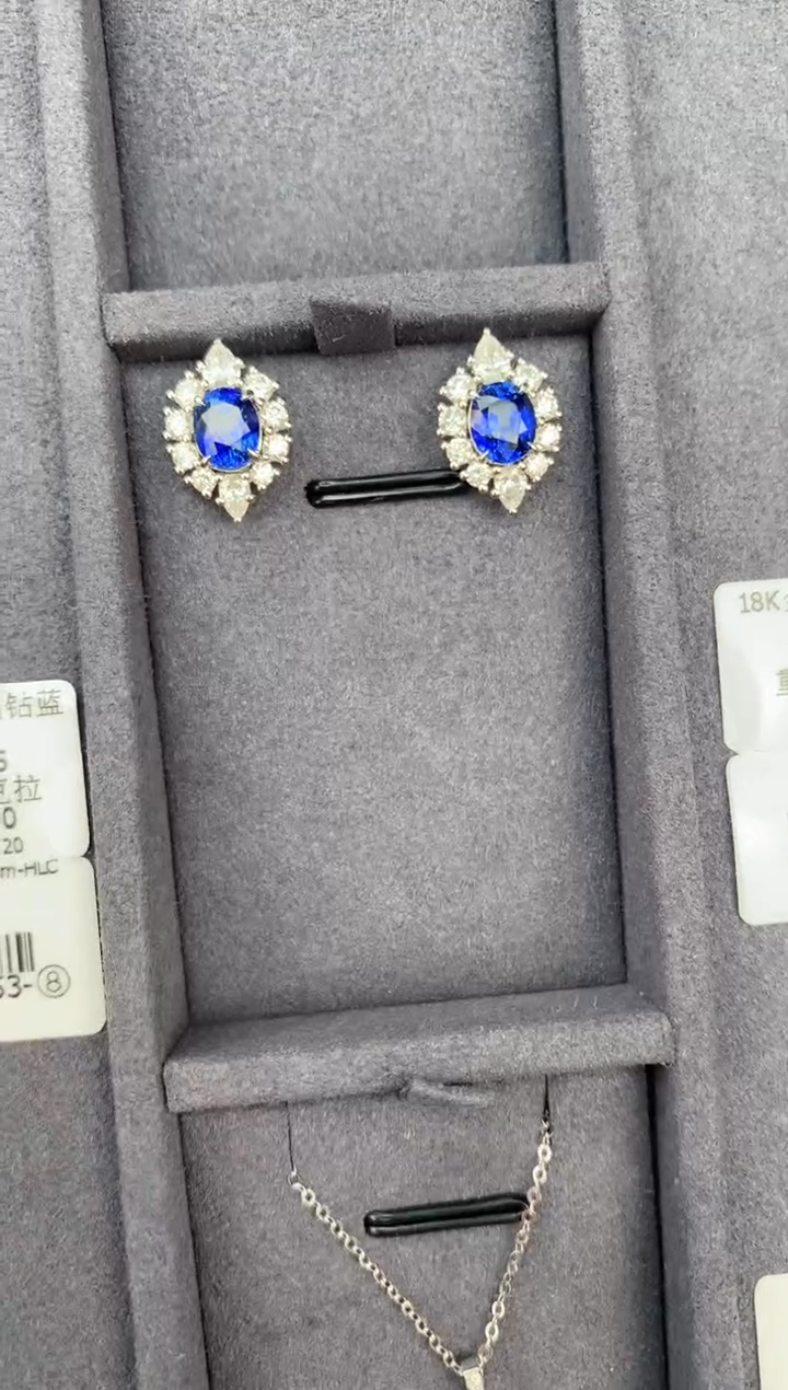 【闪购商品】蓝宝石耳饰18K金镶嵌2.4ct皇家蓝耳钉