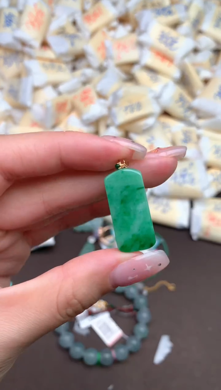 【闪购商品】翡翠挂件18K金镶嵌—