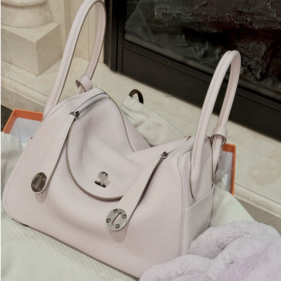 99新 Hermes/爱马仕 lindy26单肩包/梦幻紫W刻/251107YHPYHP03