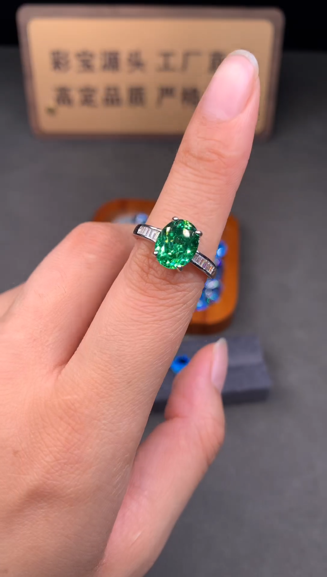 银S925镶嵌戒指石榴石（沙弗莱）1111