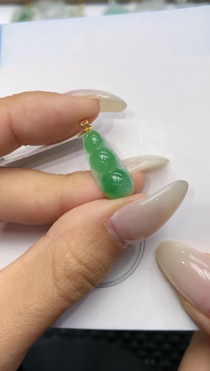 颈饰18K金镶嵌翡翠111111111111