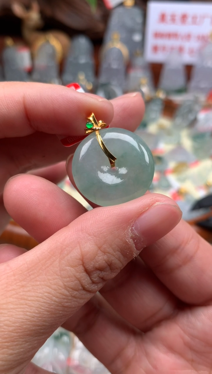 【闪购商品】翡翠颈饰18K金镶嵌平安扣