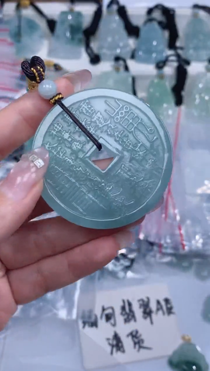 颈饰未镶嵌翡翠吊坠