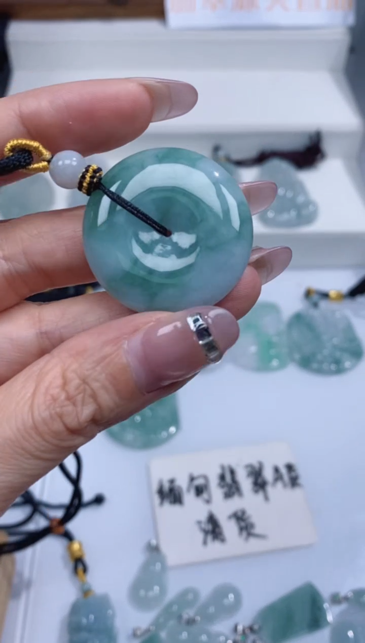 颈饰未镶嵌翡翠吊坠