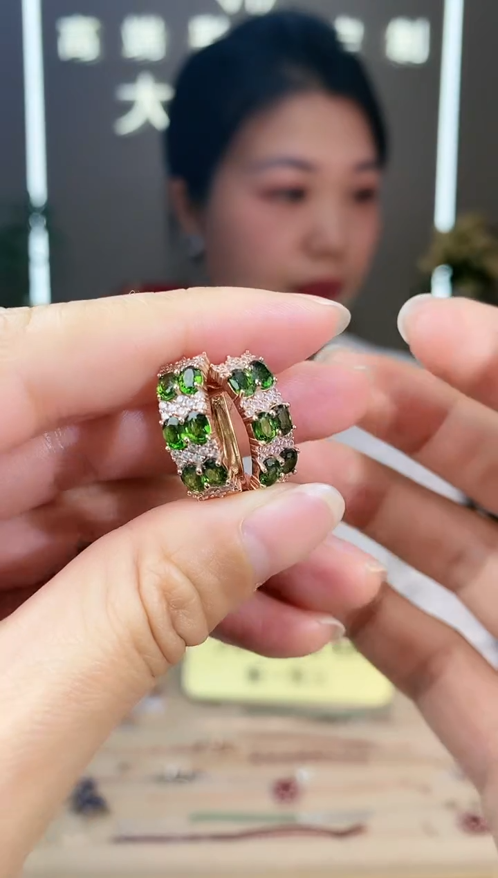 【闪购商品】透辉石耳饰银S925镶嵌耳饰