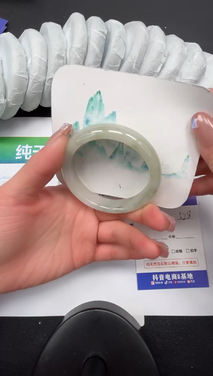 【闪购商品】石英质玉手镯未镶嵌156-52.8