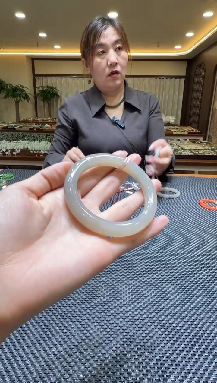 颈饰未镶嵌和田玉手镯57