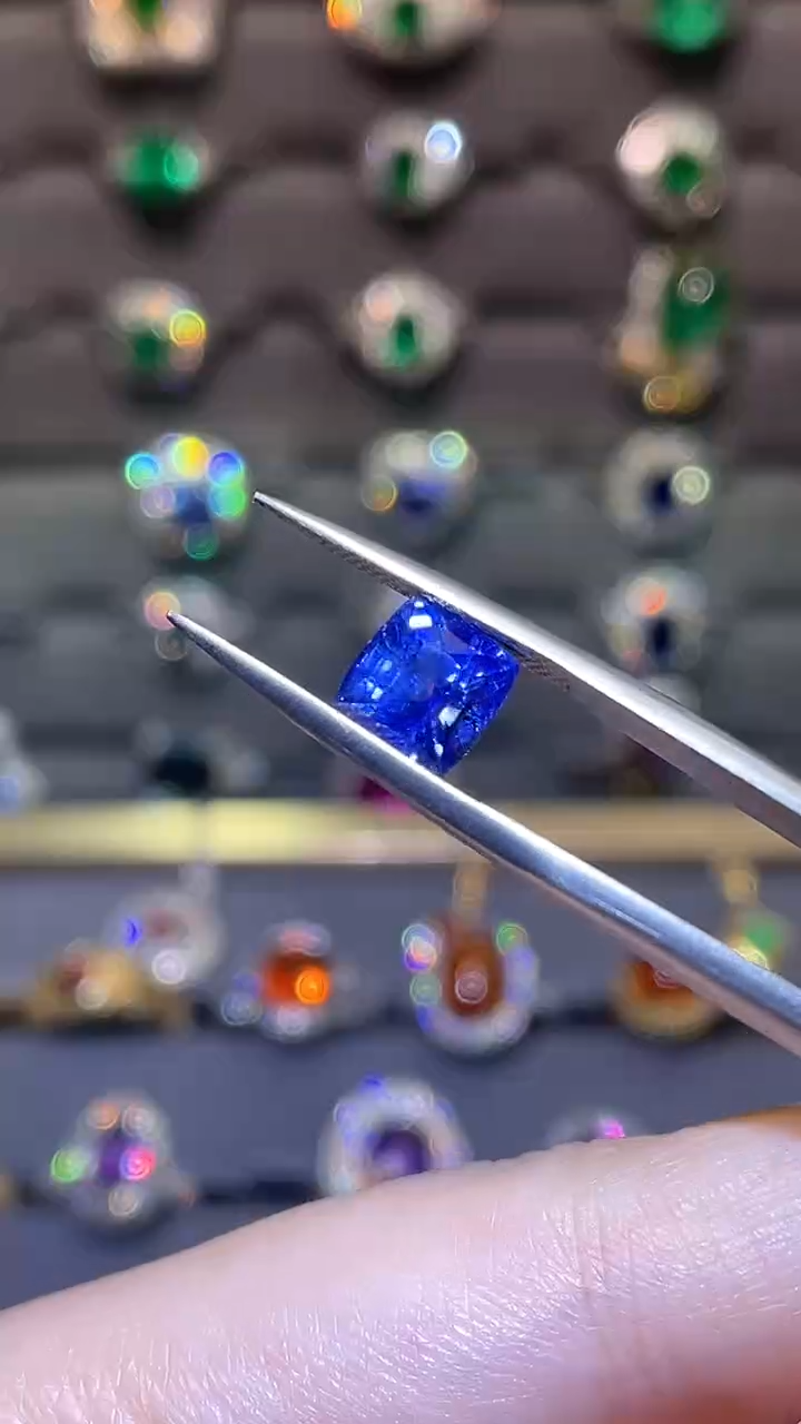 蓝宝石裸石未镶嵌无烧皇家蓝2.7ct