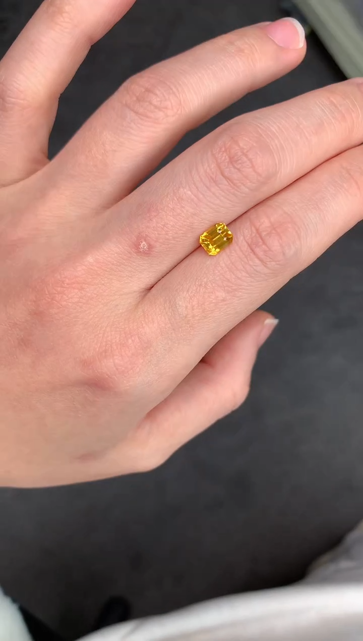 【闪购商品】彩色蓝宝石裸石未镶嵌1.5ct黄蓝宝