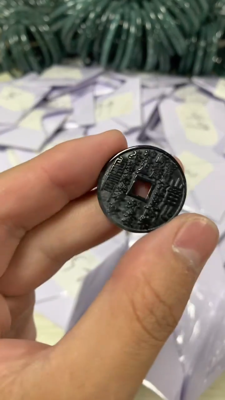 翡翠未镶嵌颈饰金**味福利工厂天然A货翡翠有微瑕