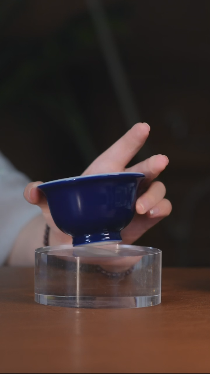 记蓝内绘松竹梅压手杯
