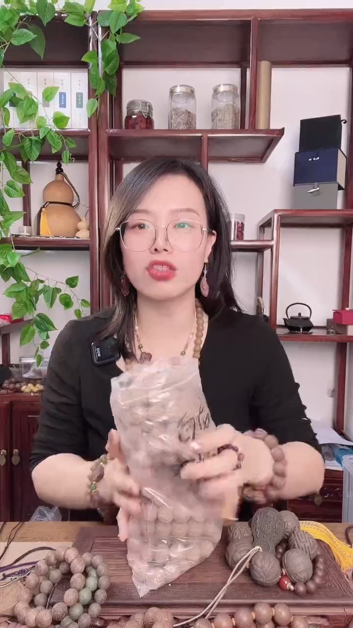 瑕疵白龙涎的瓜珠手串