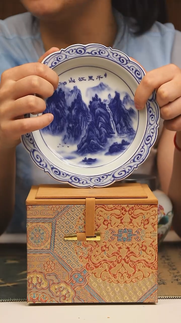 景德镇高温瓷千里江山图壶承