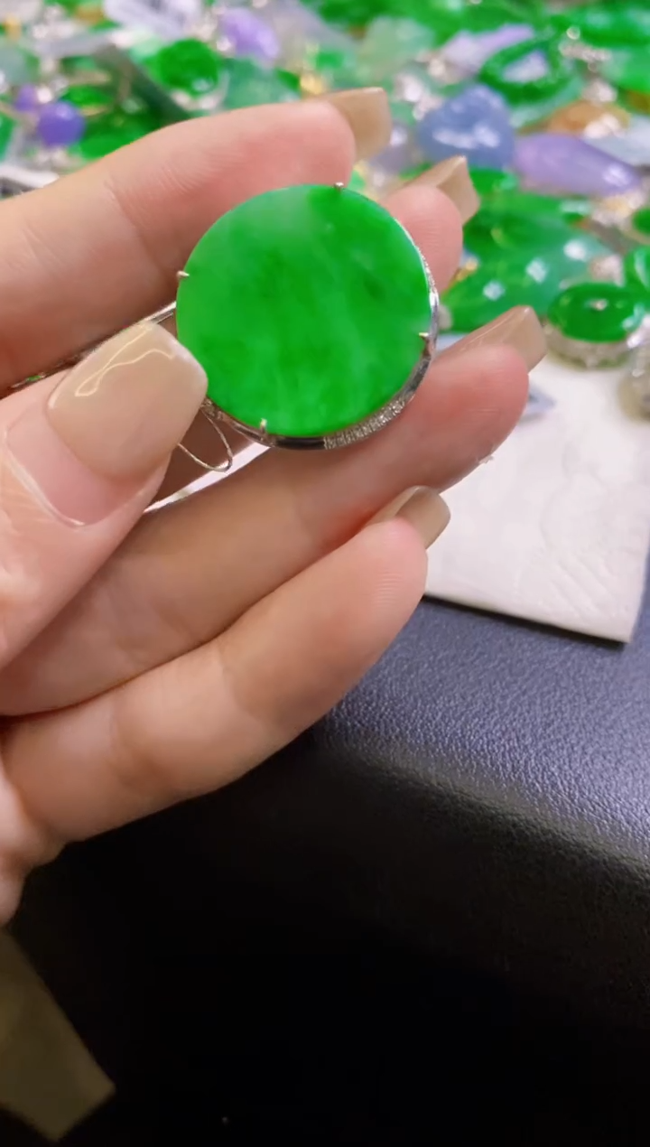 【闪购商品】定制翡翠未镶嵌吊坠