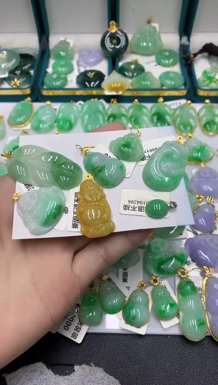 【闪购商品】翡翠颈饰18K金镶嵌翡翠